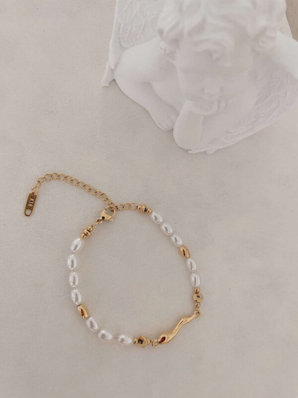 Cintia Retro Bracelet - Image 2
