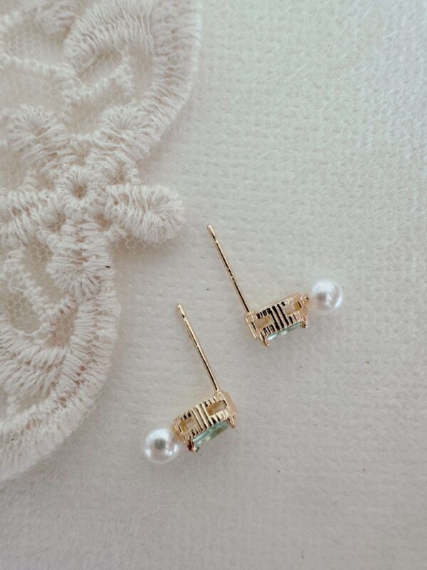 Small Exquisite Pearl Earrings - Image 3