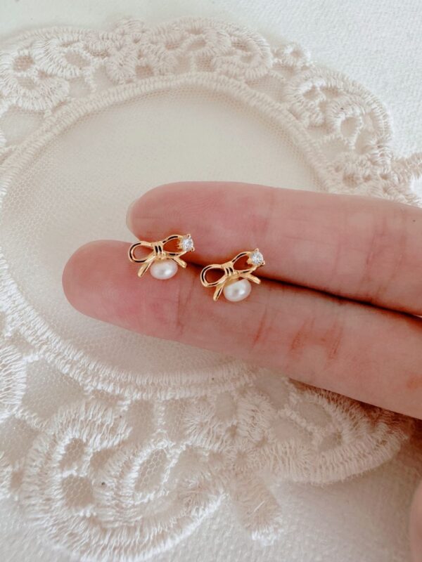 Weekend Sweet Bow Earrings - Image 3