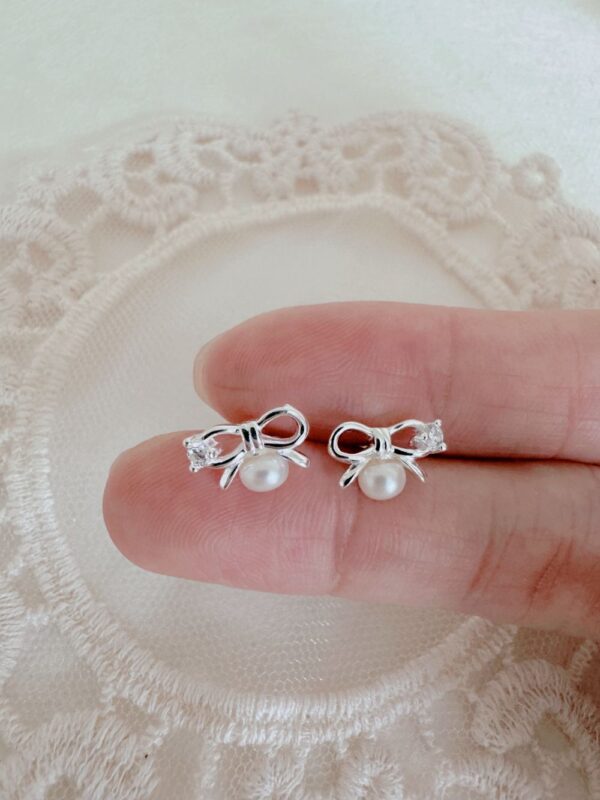 Weekend Sweet Bow Earrings - Image 4