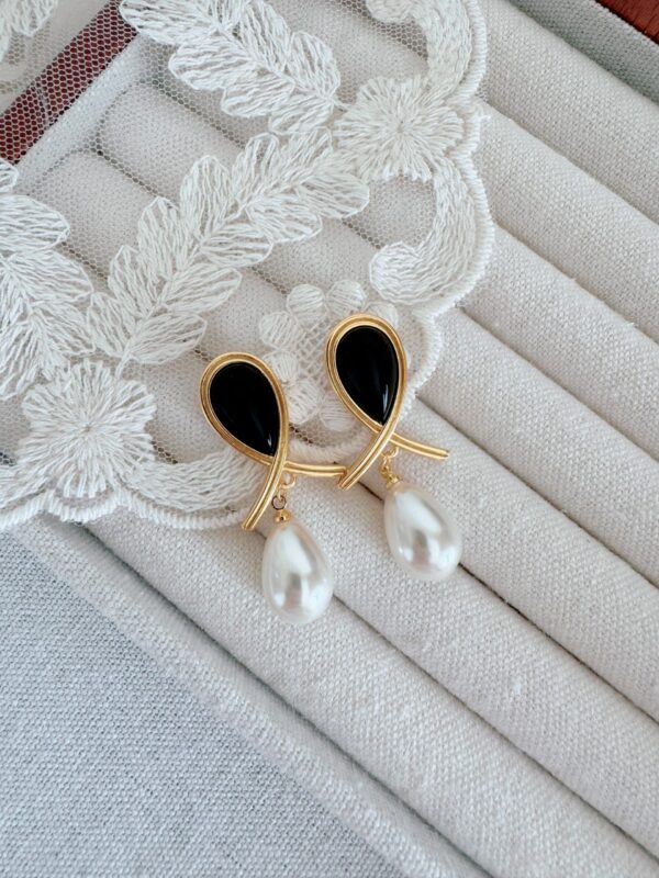 Black Agate Pearl Temperament Earrings