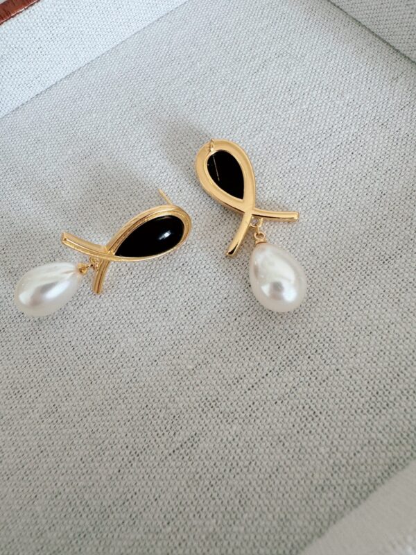 Black Agate Pearl Temperament Earrings - Image 4
