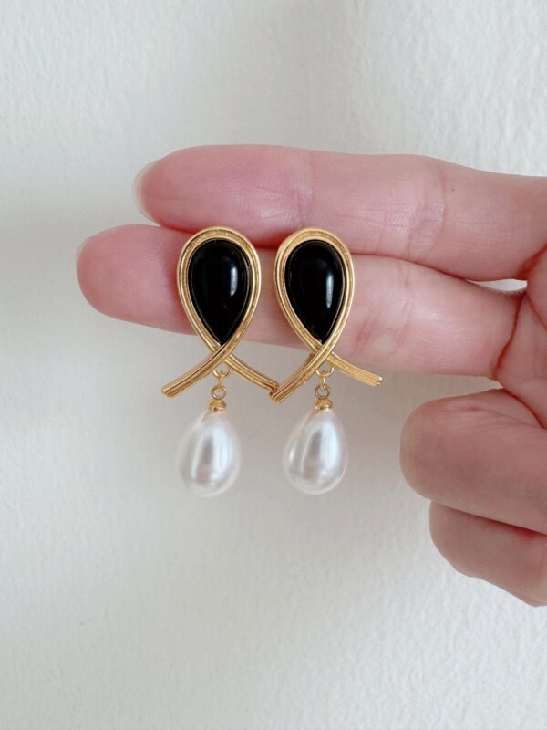 Black Agate Pearl Temperament Earrings - Image 5