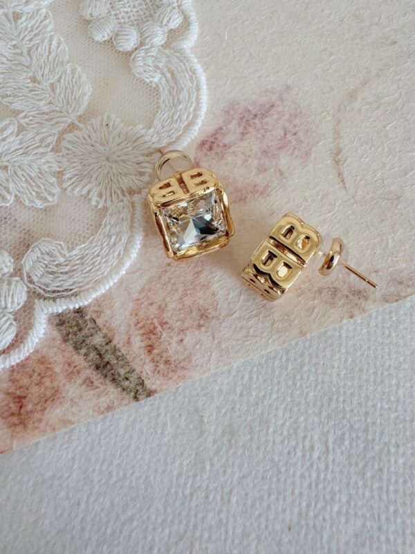 Square Jewel Elegant Earrings - Image 3