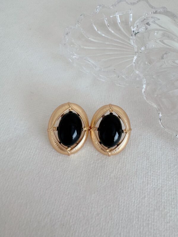 Vintage Black Hollow Earrings