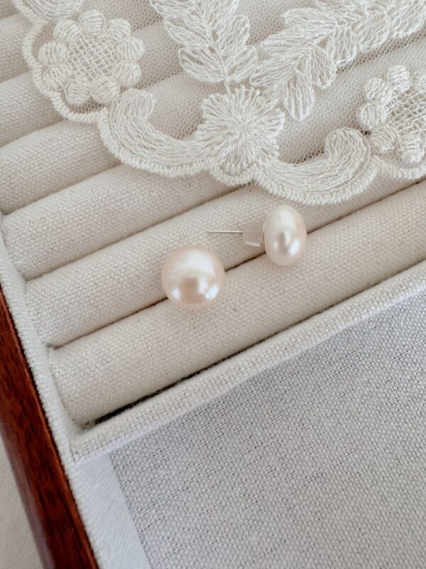 Cotton Pink Pearl Earrings - Image 3