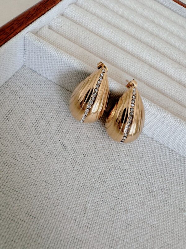 Retro Diamond Raindrop Earrings