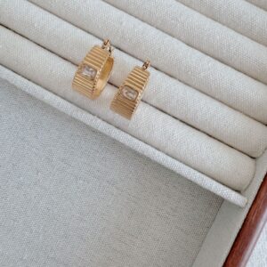 Square White Zircon Ribbed Earrings