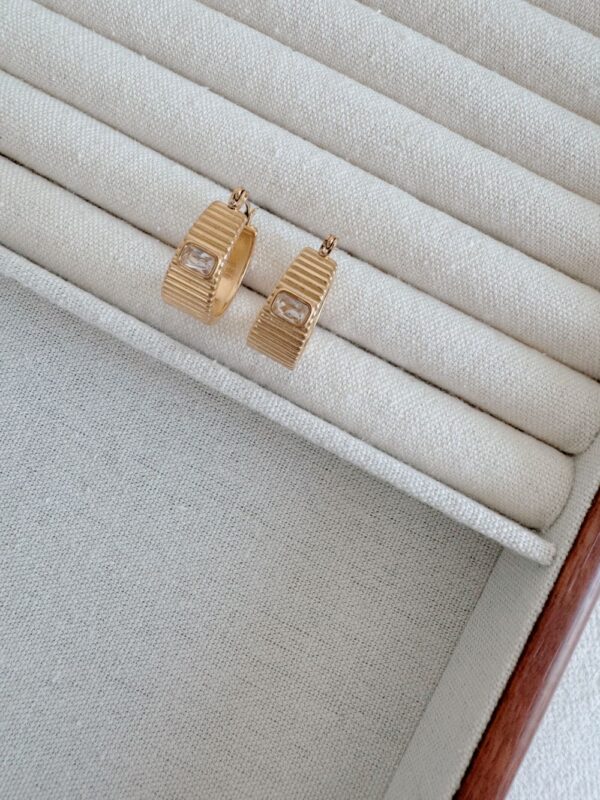 Square White Zircon Ribbed Earrings