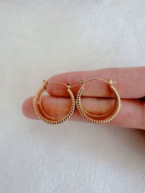 Square White Zircon Ribbed Earrings - Image 6