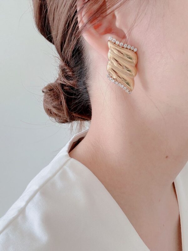 Retro Feather Wing Rhinestone Earrings - Image 5