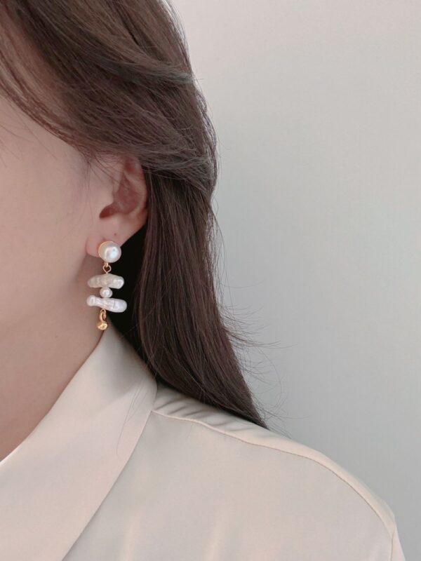 Tassel Long Pearl Earrings - Image 3