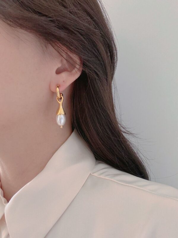 French Light Elegant Earrings - Image 3