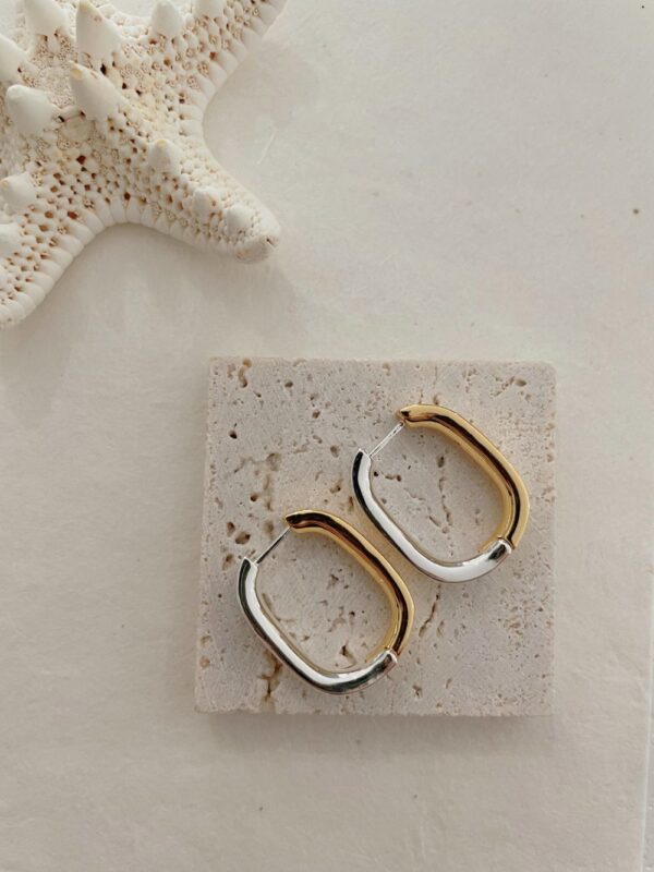 Lola U-shaped Earrings