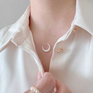 Afloat Crescent Shell Choker