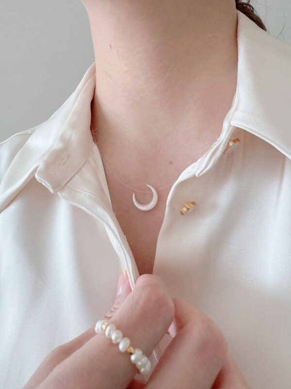 Afloat Crescent Shell Choker