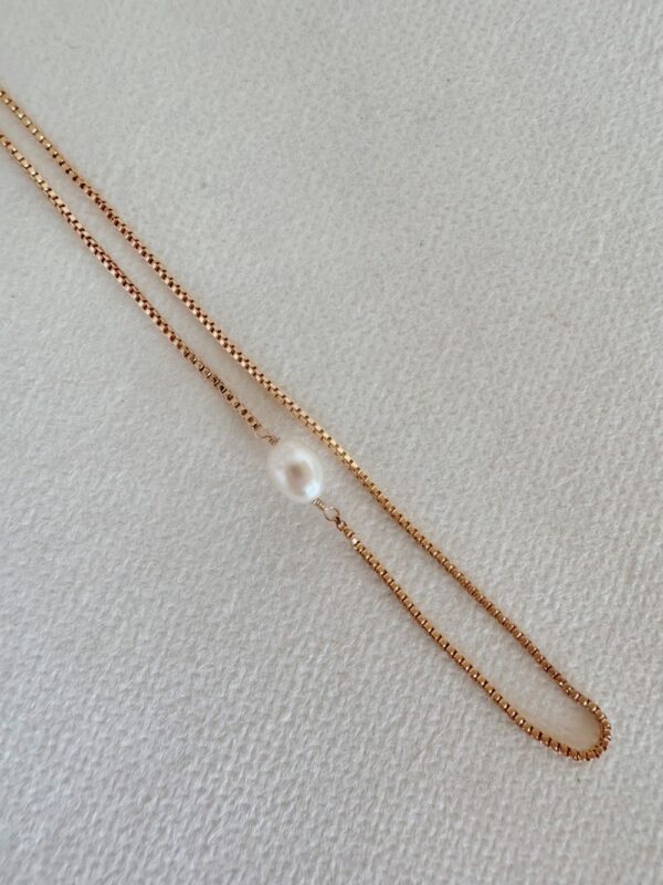 Agnes Minimalist Necklace - Image 3