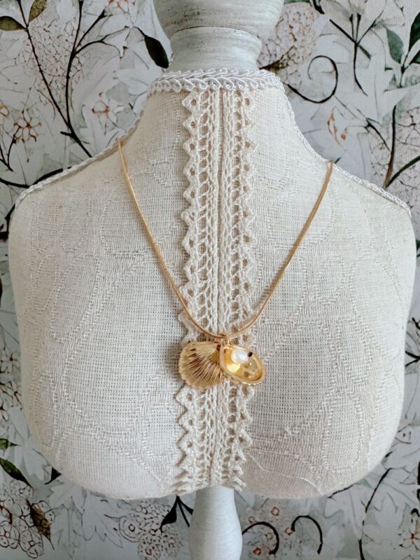Isla Shell Necklace - Image 4