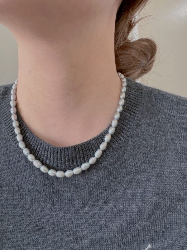 Retro Light Grey Pearl Necklace - Image 7