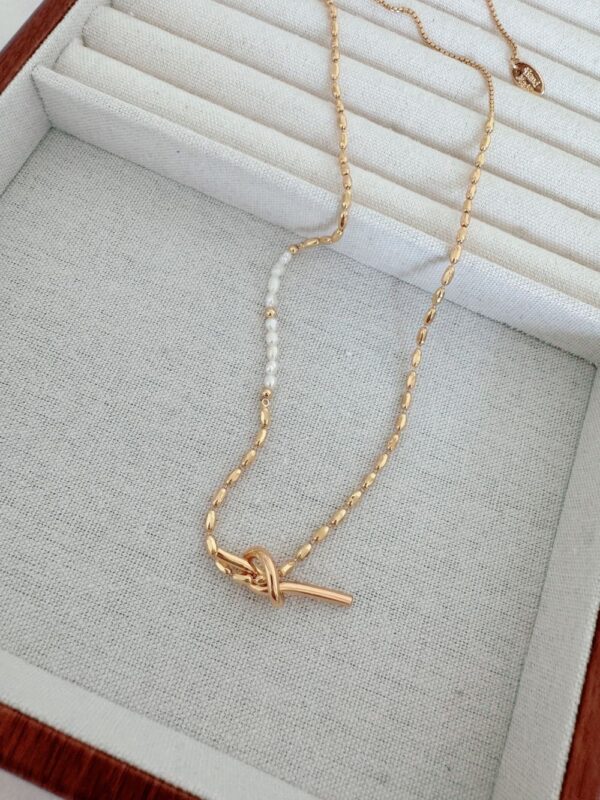 Knot Style Pearl Necklace