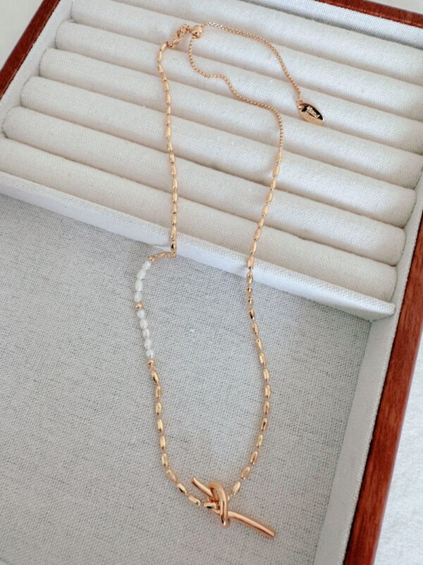 Knot Style Pearl Necklace - Image 3