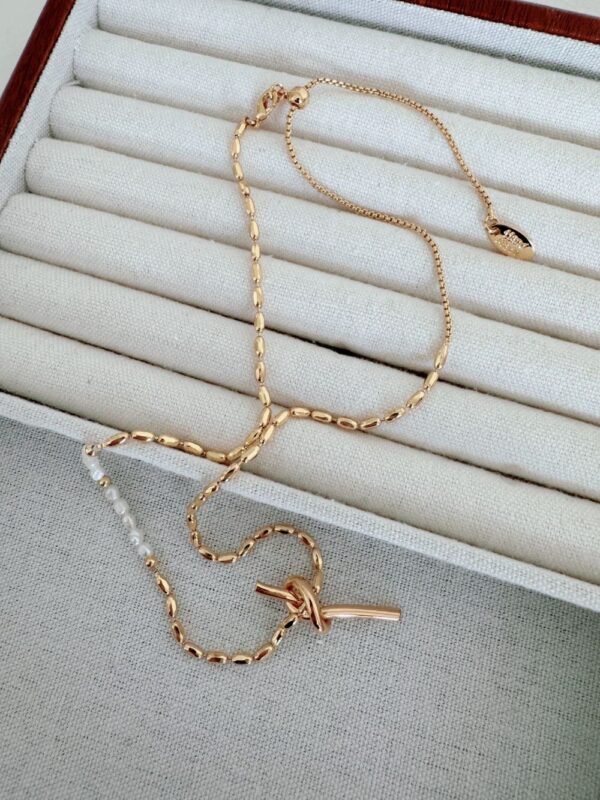 Knot Style Pearl Necklace - Image 4