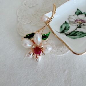 Retro Pearl Platycodon Flower Brooch