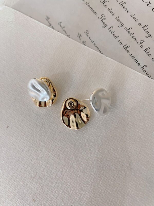 Retro & Versatile Earrings - Image 5
