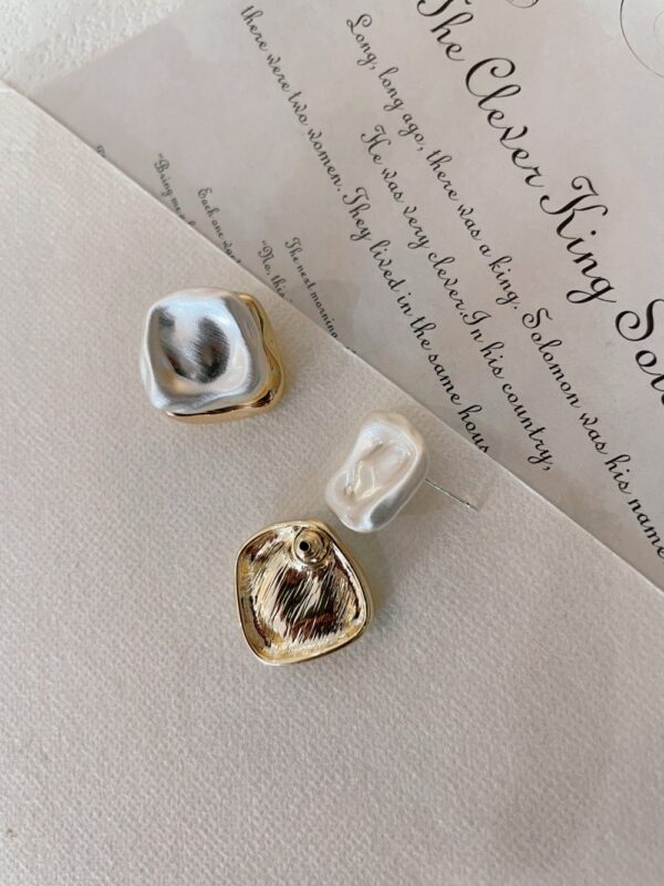 Retro & Versatile Earrings - Image 6