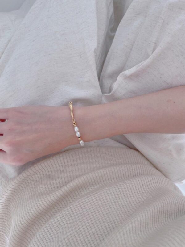 Cintia Retro Bracelet - Image 4